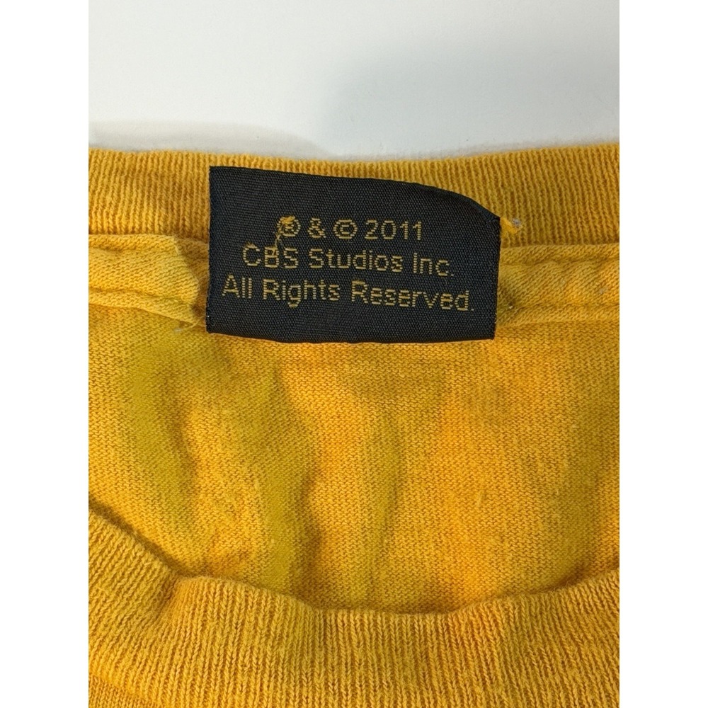 Star Trek Shirt Mens Medium Yellow Uniform Logo Sci Fi Graphic Tee - Picture 3 of 4